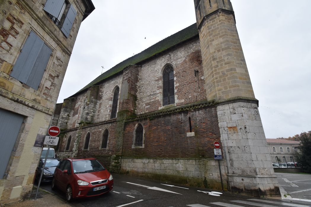 façade latérale nord-est, vue partielle