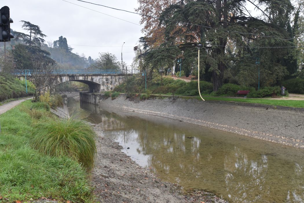 vue partielle du canal en direction du pont D813