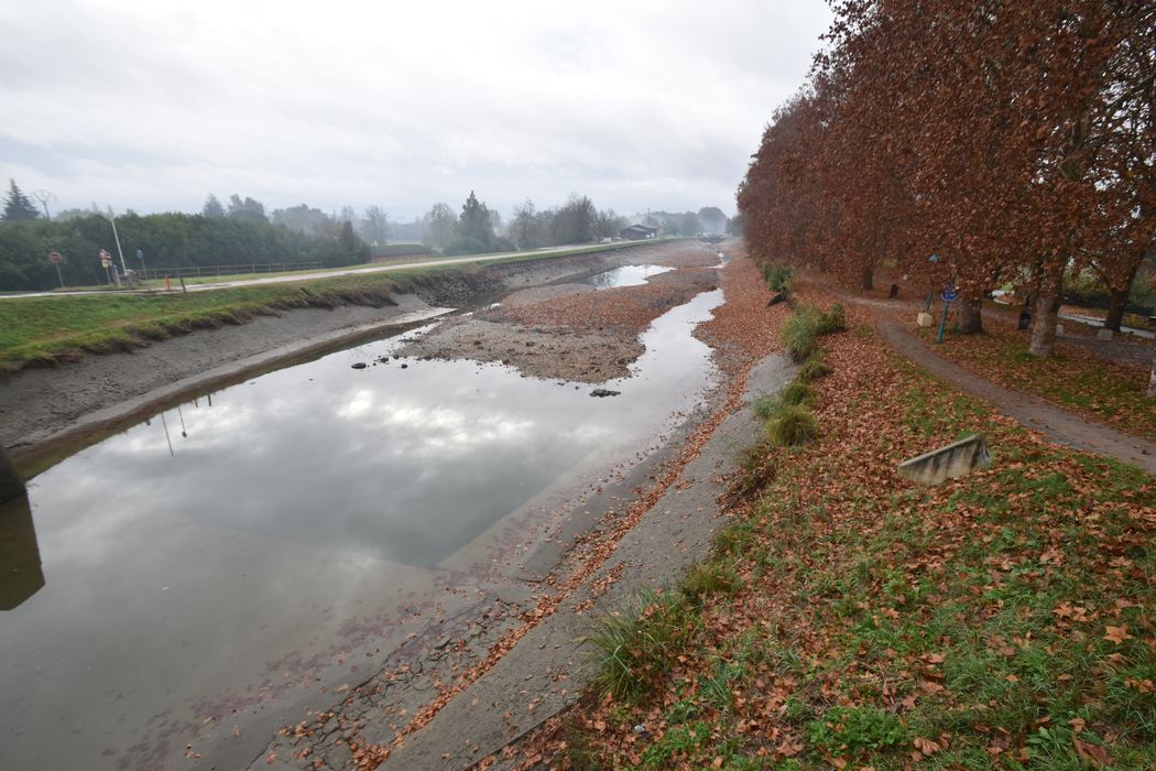 vue partielle du canal sur la berge ouest en direction de l’Ouest