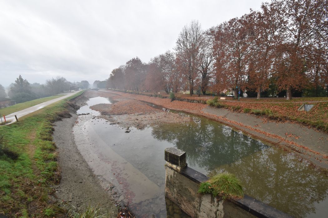 vue partielle du canal sur la berge ouest en direction de l’Ouest