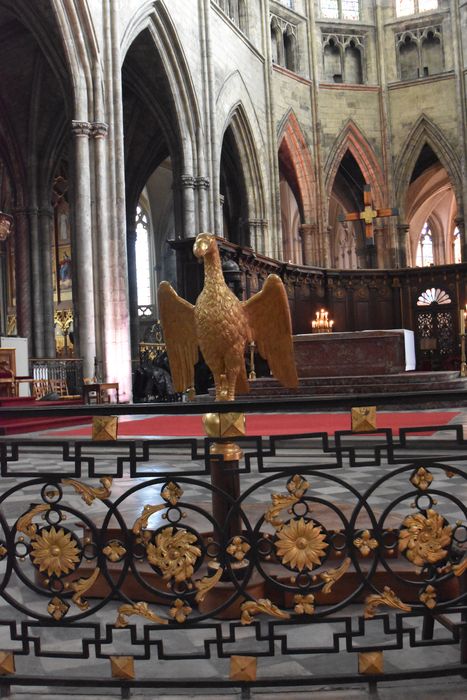 clôture liturgique (grille) style Louis XV, vue partielle