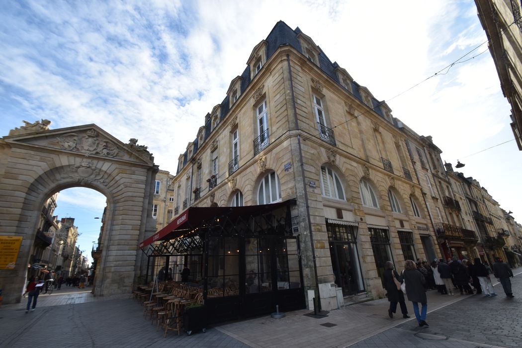 façades sur la place Gambetta et la rue Bouffard