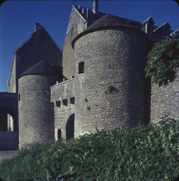 Porte du Val extra muros