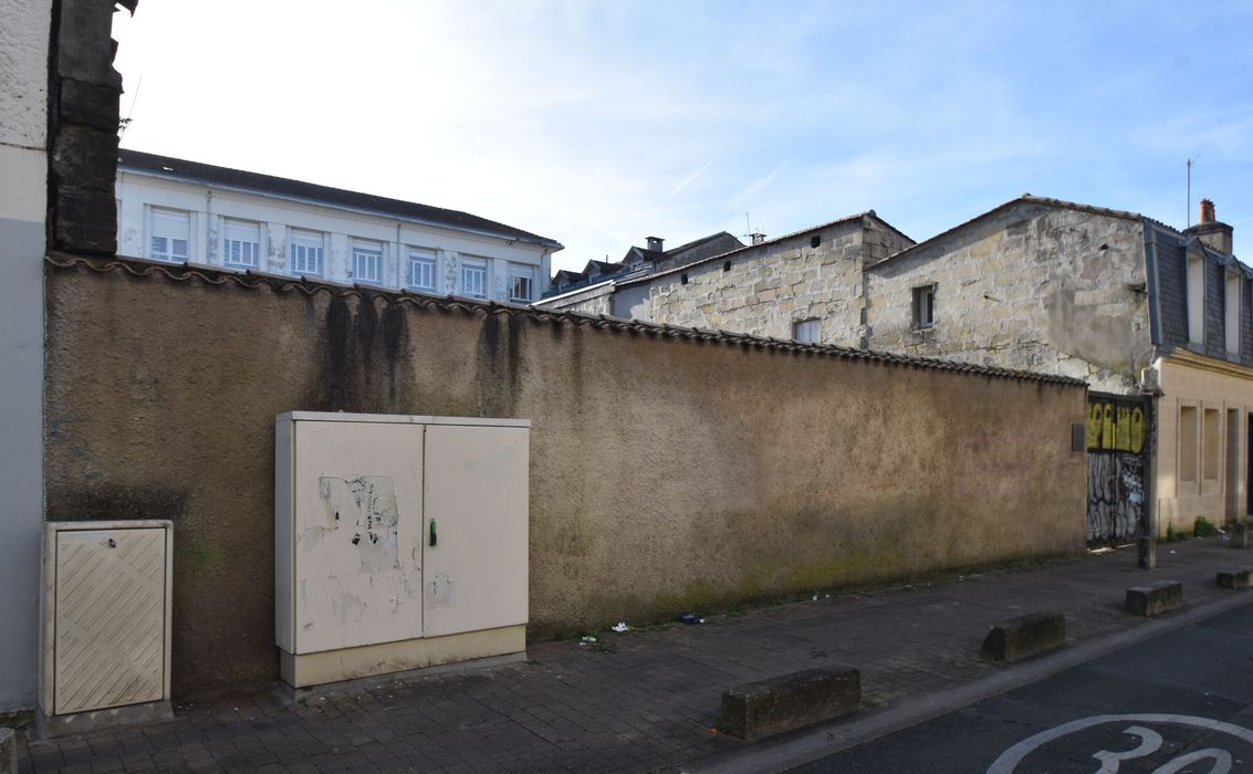 mur de clôture sur la rue Sauteyron