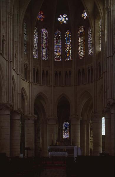 Intérieur de l'église abbatiale : le choeur