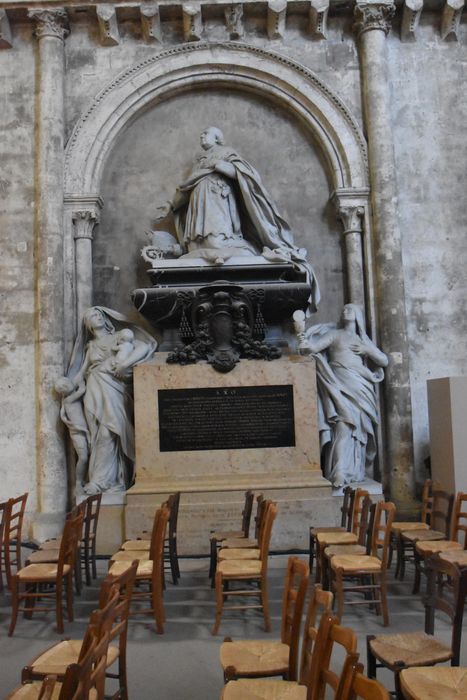 monument funéraire (mausolée) du cardinal Donnet 