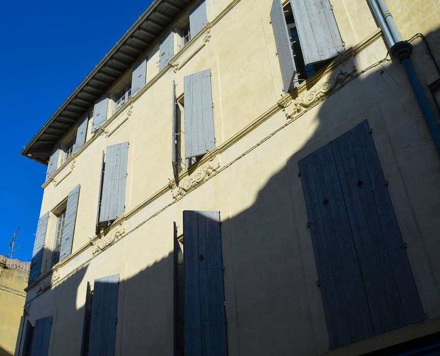 façade sur la rue de la République, vue partielle