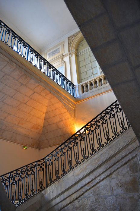 escalier monumental, vue partielle