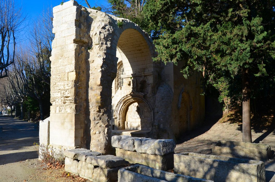 arc roman de l’ancienne église Saint-Césaire-le-Vieux