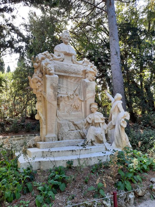 monument commémoratif à Rabelais