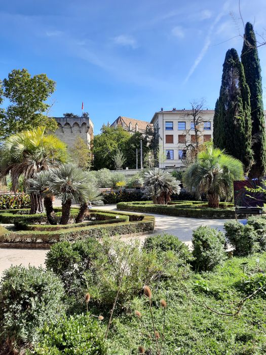 vue partielle du jardin