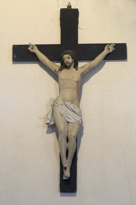 statue : Christ en croix