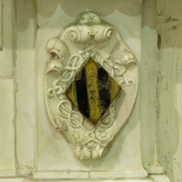 monument funéraire de Pierre Dauvet, détail des armoiries