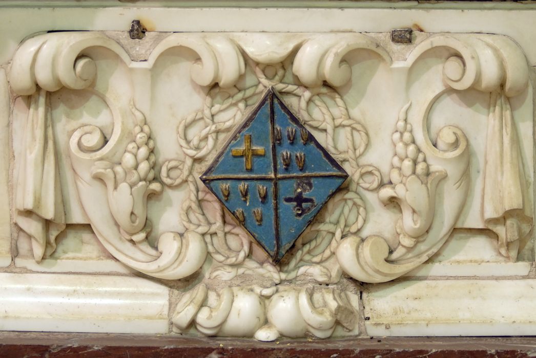 monument funéraire de Pierre Dauvet, détail des armoiries