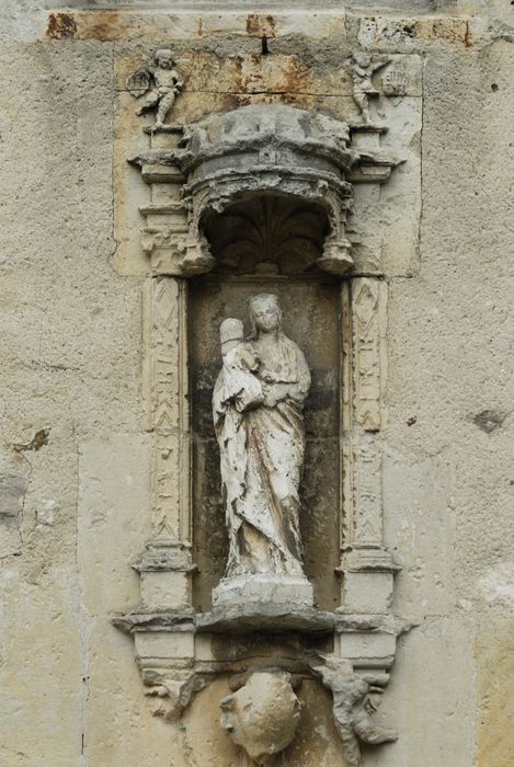 statue : Vierge à l’Enfant