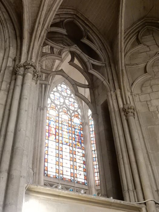 détail de la baie entre le choeur et la chapelle latérale sud