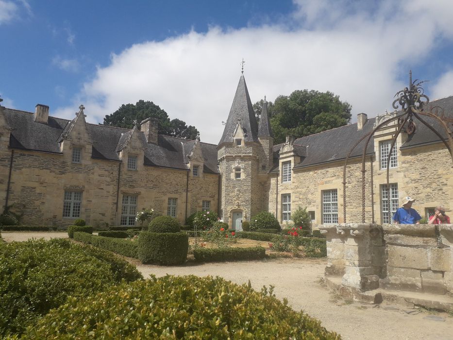 façades sud-est, nord-est, vue partielle