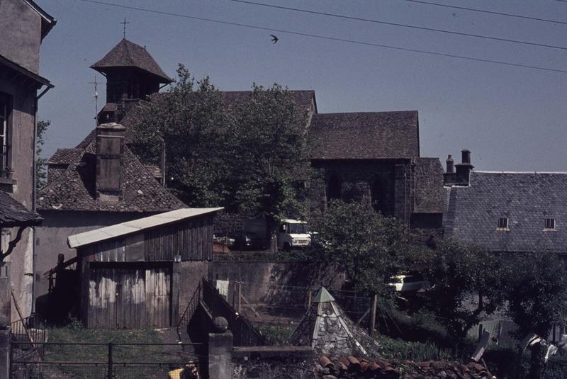 Façade sud et maisons environnantes