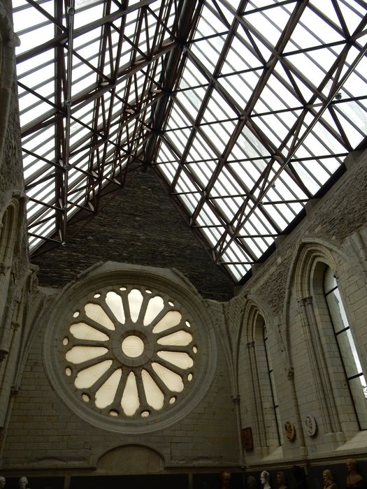 église abbatiale, vue partielle de la couverture contemporaine