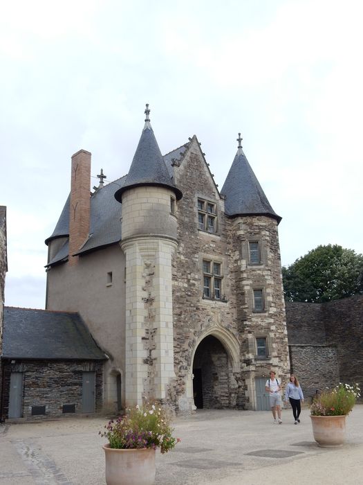 châtelet d’entrée