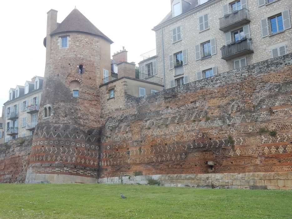 enceinte, tour Madeleine