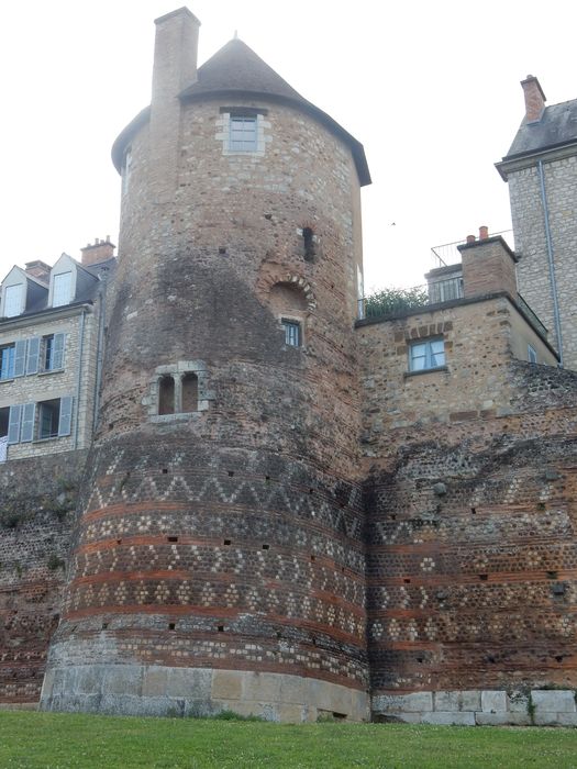 enceinte, tour Madeleine