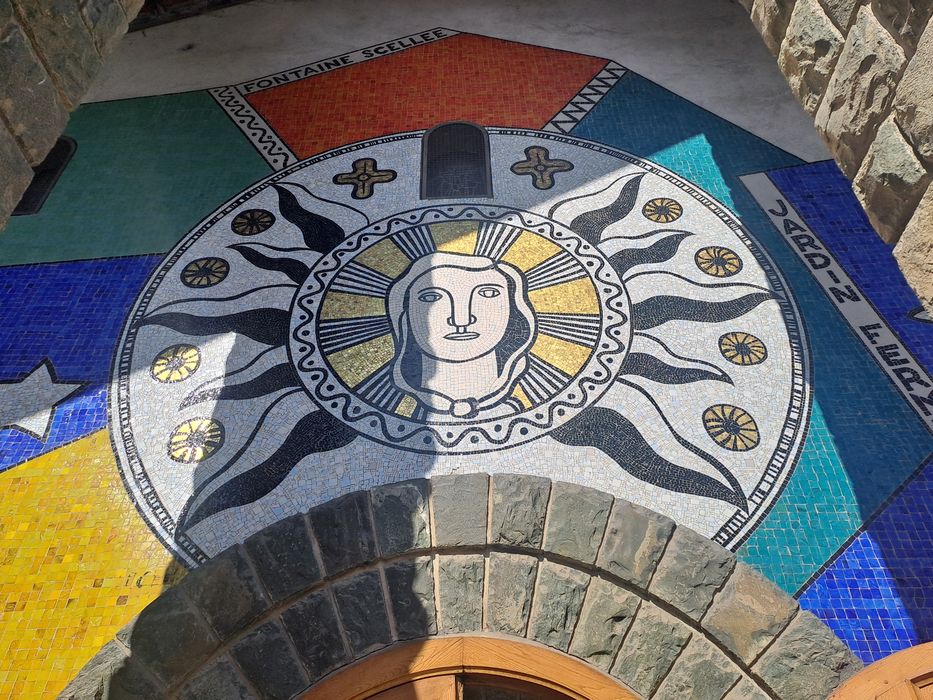 carrelage de sol (mosaïque) : Médaillon de la Vierge, vue partielle