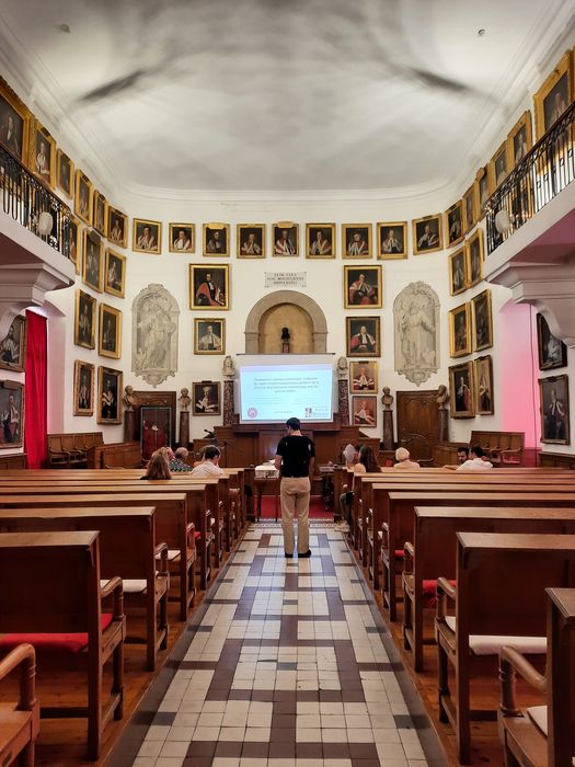 salle du conseil, vue partielle