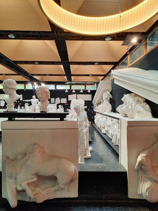 moulages de sculptures d'après l'antique, détails des œuvres exposées