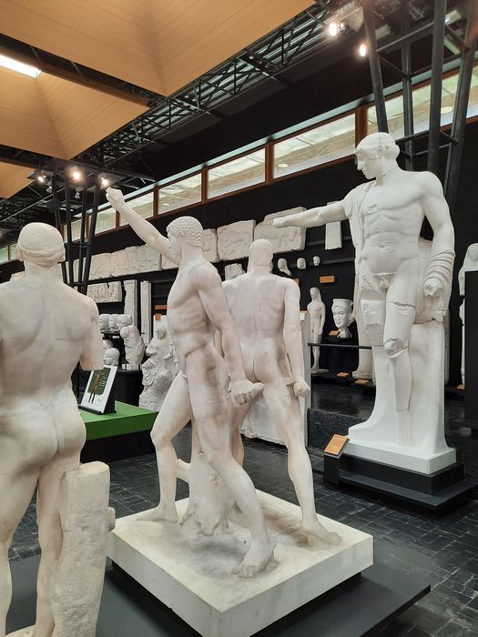 moulages de sculptures d'après l'antique, détails des œuvres exposées