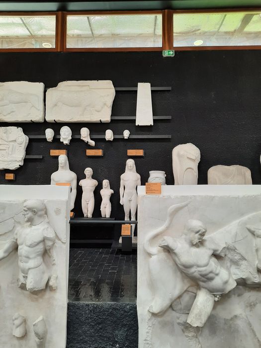 moulages de sculptures d'après l'antique, détails des œuvres exposées