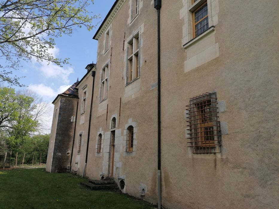 façade nord-ouest, vue partielle