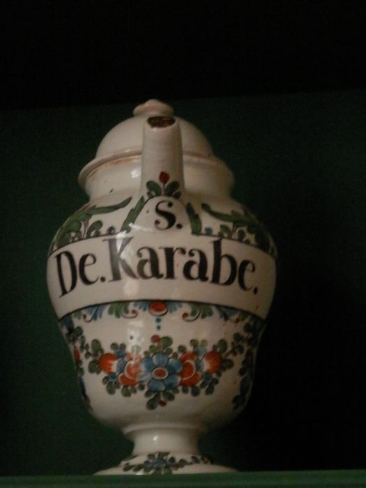 pot à pharmacie (chevrette)