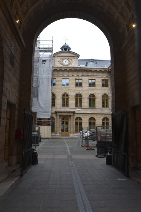 aile nord, façade sud-ouest sur la cour, vue partielle