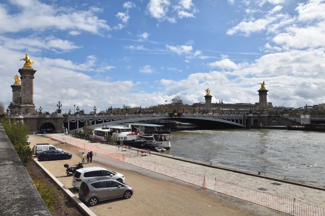 vue générale du pont en aval depuis le Cours de la Reine