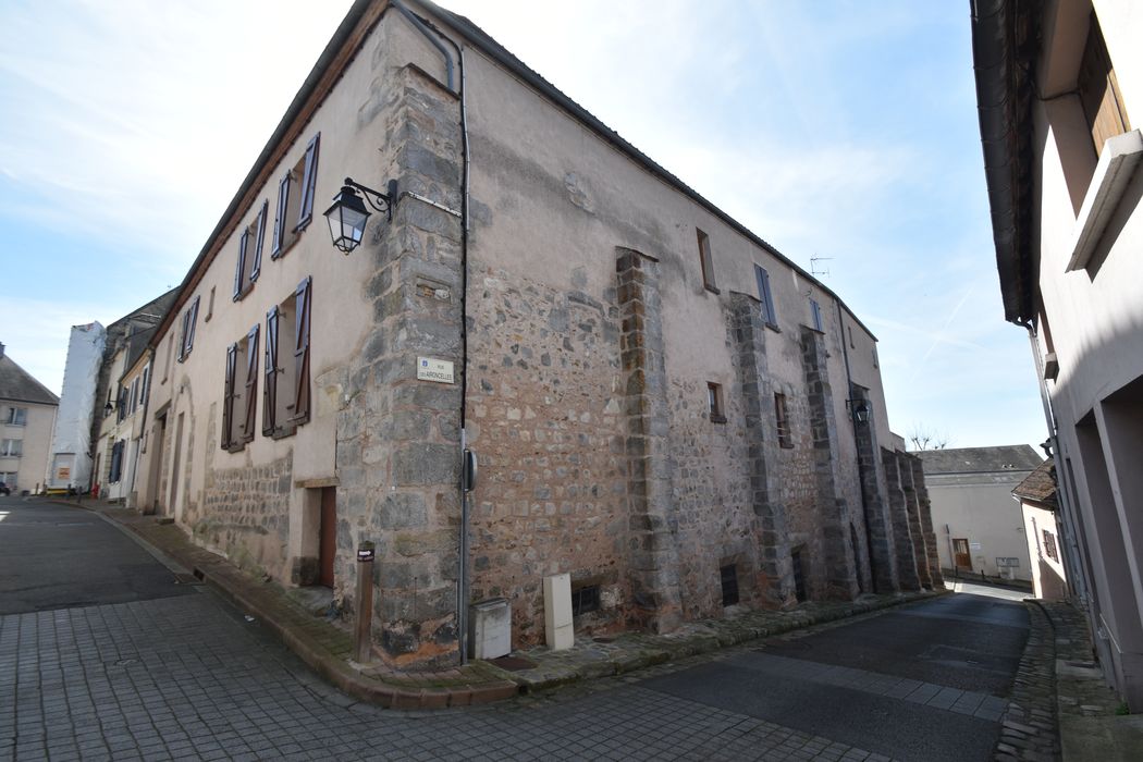 façades ouest et nord sur rues