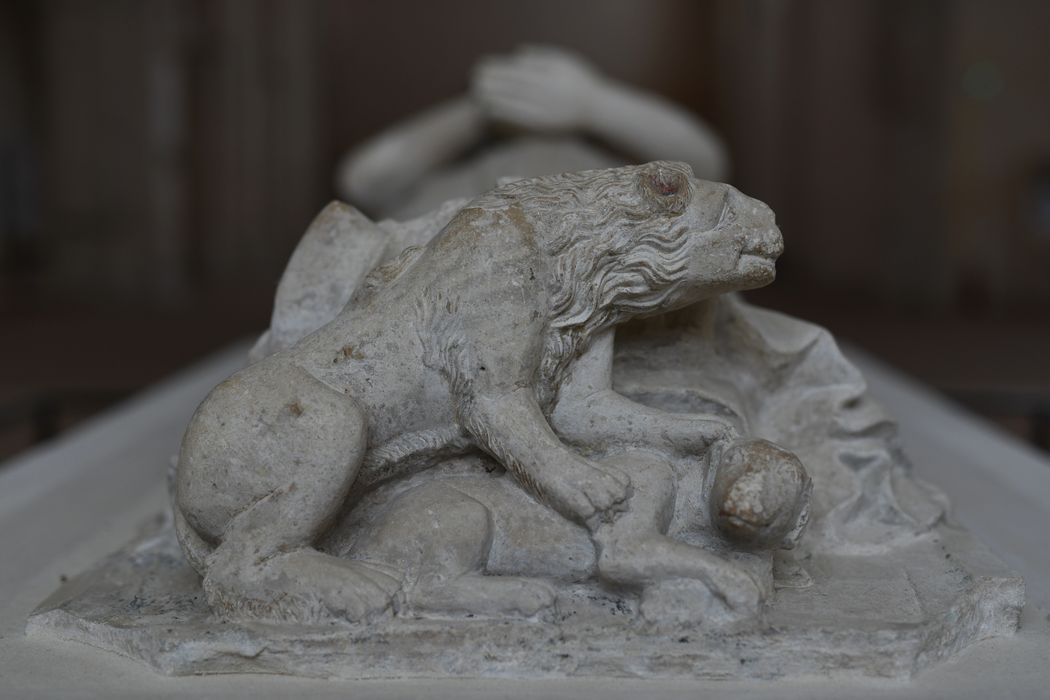 monument funéraire de la Reine Bérengère, veuve de Richard Coeur de Lion, détail