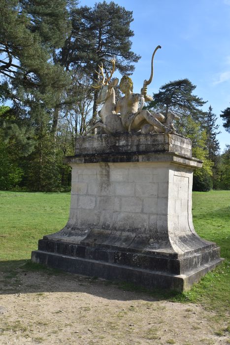 parc, groupe sculpté : Diane chasseresse