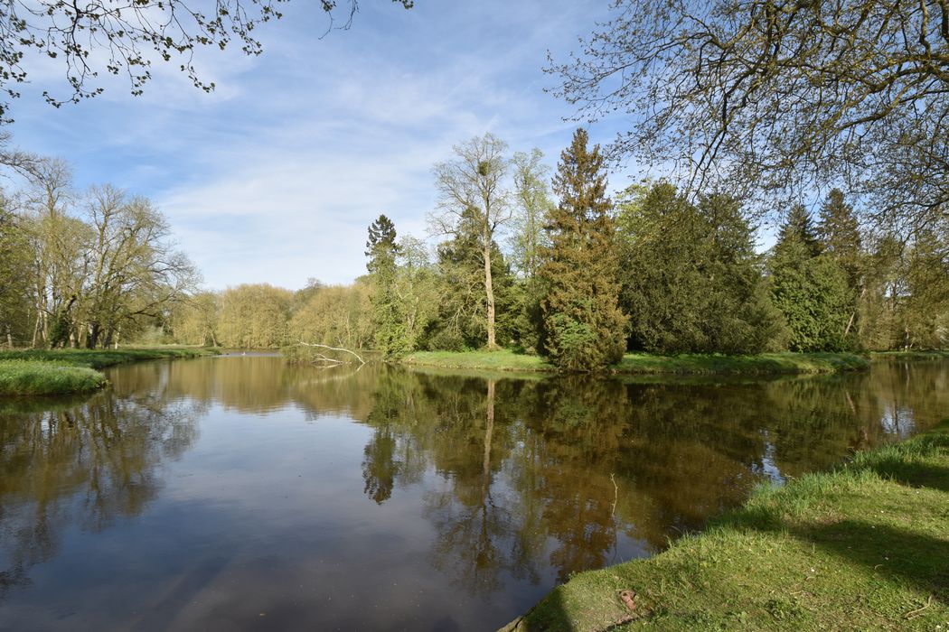 parc, vue partielle des bras d’eau depuis la grande allée Nord-Ouest, Sud-Est