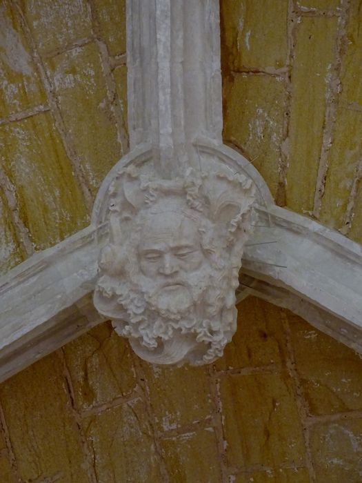 cloître, détail d’une clef de voûte