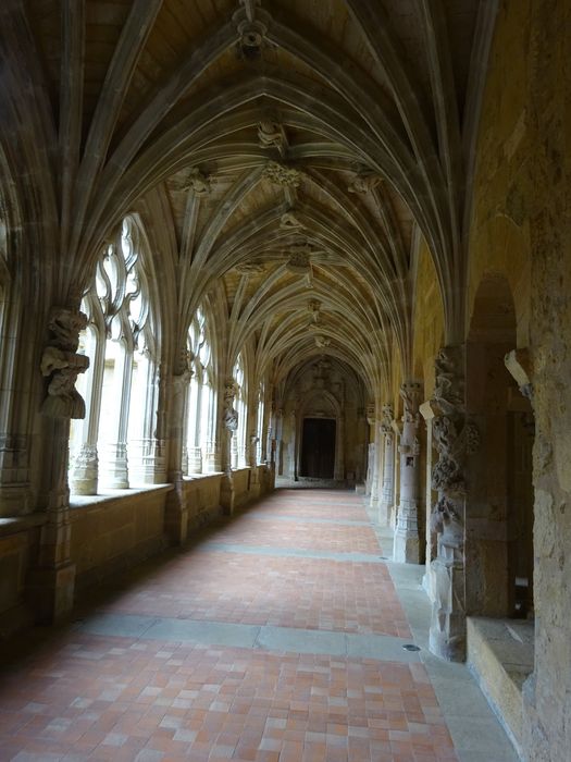 cloître, galerie est