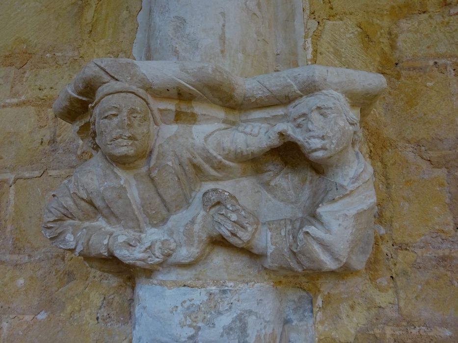 cloître, galerie nord, détail d’une bague de colonne sculptée