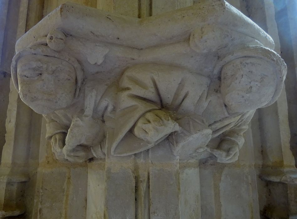 cloître, détail d’une console