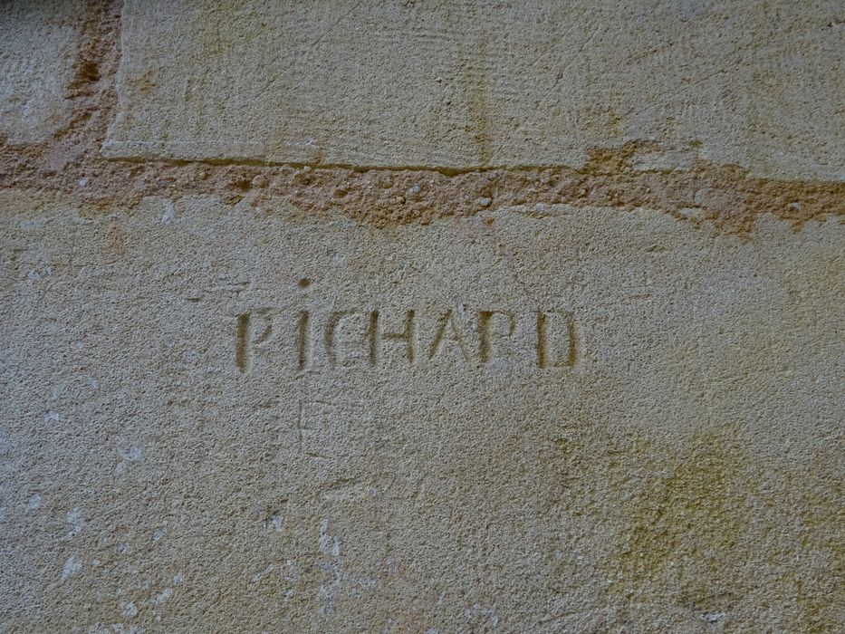 cloître, détail d’un graffiti