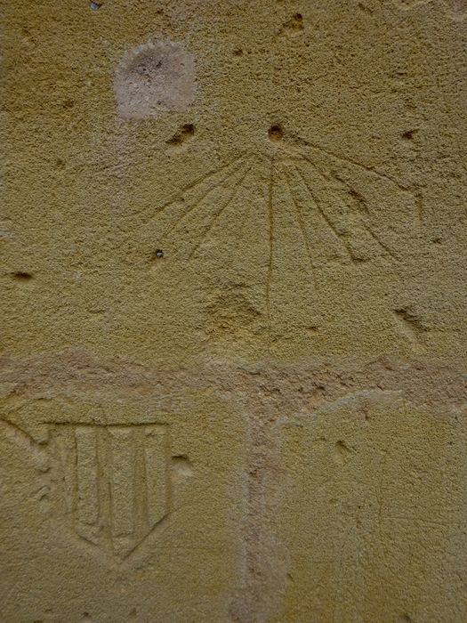 cloître, détail de graffiti