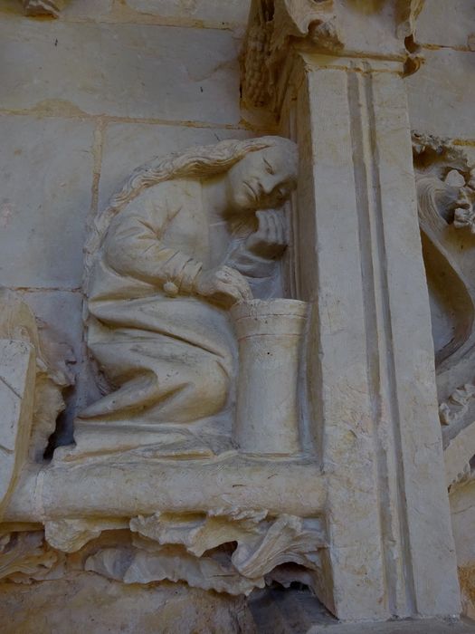 cloître, galerie nord, siège abbatial, détail décoratif