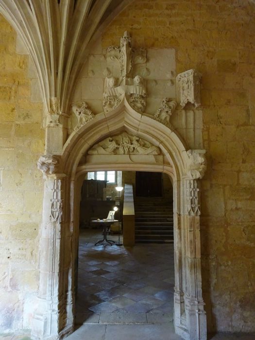 cloître, porte dite de Marie-Madeleine