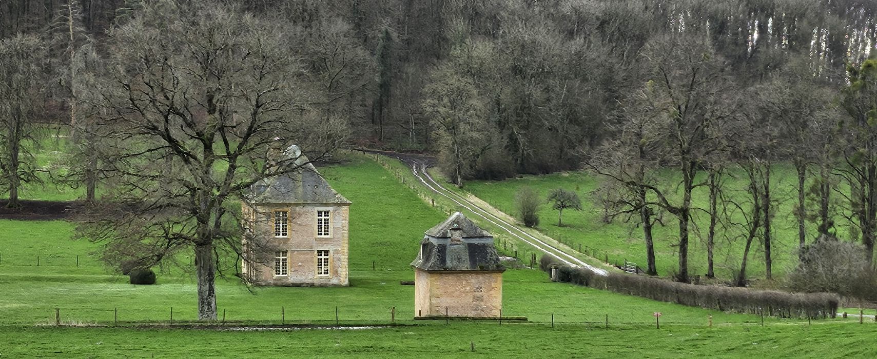 pavillons situés à l’Ouest de la chartreuse