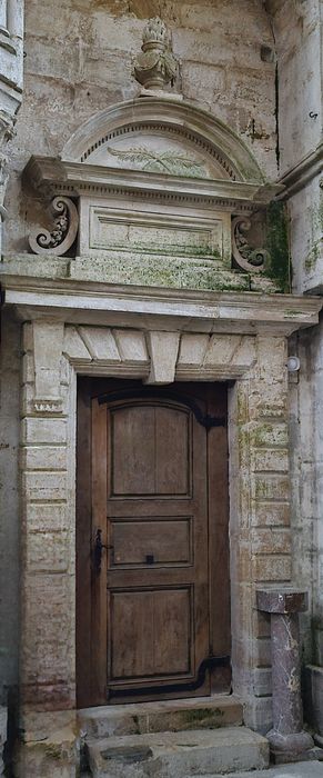 porte d’accès à la sacristie (?)