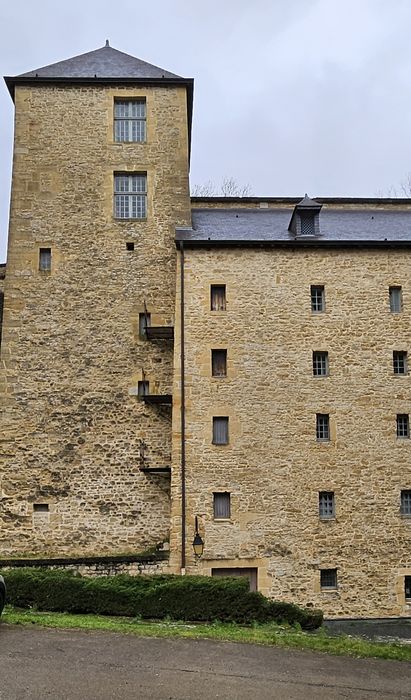 vue partielle des bâtiments